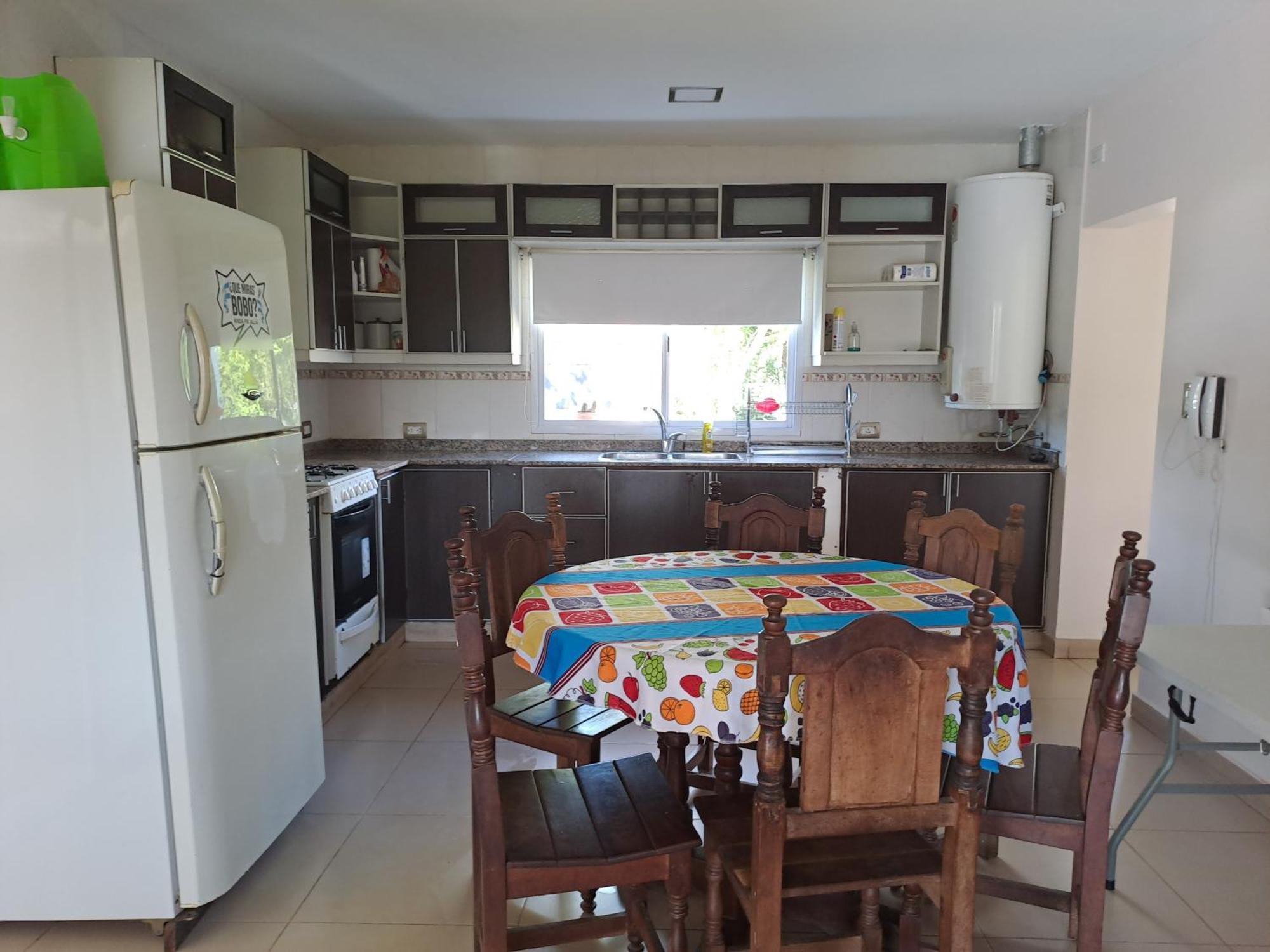 Casa Con Piscina Y Parque En , Zona Aeropuerto Holiday home