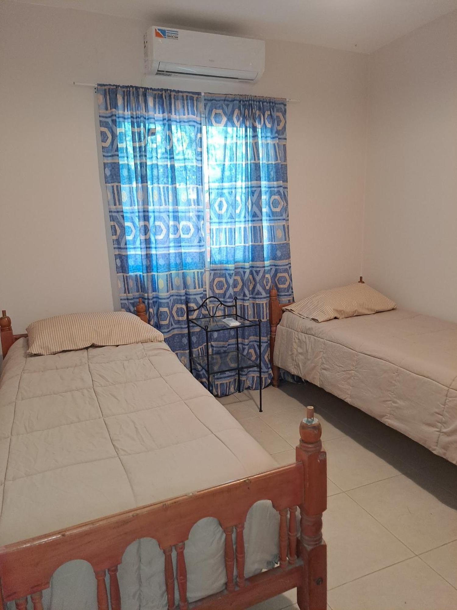 Casa Con Piscina Y Parque En , Zona Aeropuerto Holiday home